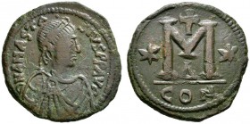 Anastasius I. 491-518. Bronze-Follis (großer Typ) -Constantinopolis-. 4. Offizin. Drapiertes Brustbild mit Diadem nach rechts / M zwischen Sternen, da...