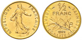 Frankreich-Königreich. Fünfte Republik seit 1958. 1/2 Francs - Dickabschlag (PIEDFORT) in GOLD 1973. Nach dem Modell von L.O. Roty. Säerin. Mit glatte...