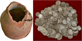 Originales Fundgefäß (Münzkrug) sowie 221 Münzen. Stadt RAVENSBURG, Schilling o.J./ab 1426 (Nau 10); Italien-MAILAND, Gian Galeazzo Visconti als Herzo...