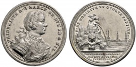 Brandenburg-Bayreuth. Friedrich 1735-1763. Zinnmedaille mit Kupferstift 1743 von A. Vestner, auf die Einweihung der Universität ERLANGEN. Brustbild im...