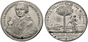 -Medaillen von Johann Christian Reich. Zinnmedaille mit Kupferstift 1775 auf den gleichen Anlass. Brustbild des Papstes im geistlichen Ornat nach halb...