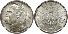Piłsudski 10 złotych 1936 Dość wyraźna patyna, spod której przebija mocne, świeże lustro. Bardzo ładna moneta.&nbsp; Reference: Chałupski 2.32.3.a, Pa...