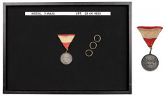 Medal 3-go Maja 1925 Medal ustanowiono w 1925 roku z zamiarem nadawania corocznie, w dniu 3-go maja, co nie zostało jednak zatwierdzone ustawa sejmową...