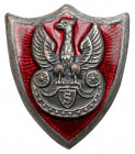 Odznaka patriotyczna - Orzełek strzelecki na tarczy Brąz srebrzony, emalia. Brak nakrętki.&nbsp; Wymiary: 18,5 x 16,0 mm.&nbsp; 