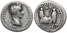 Oktawian August (27 p.n.e.-14 n.e.) Denar - Wnuczkowie Oferowany denar należy do najbardziej rozpoznawalnych monet Oktawiana Augusta. Jego datowanie m...