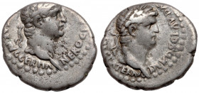 Neron (54-68 n.e.) Drachma, Cezarea Kapadocka - Boski Klaudiusz Drachma wybita w Cezarei Kapadockiej, ukazująca bardzo podobne portrety Nerona i Klaud...