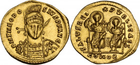 Theodosius II (402-450). AV Solidus, Constantinople mint, 425-429 AD. Obv. DN THEODOSIVS PF AVG. Pearl-diademed, helmeted and cuirassed bust facing sl...