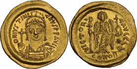 Justinian I (527-565). AV Solidus, Ravenna mint, 552-565 AD. Obv. DN IVSTINIANVS PP AVI. Helmeted and cuirassed bust facing, holding globus cruciger a...