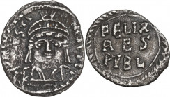 Justin II (565-578). AR Half Siliqua, Carthage mint, c. 567-574 AD. Obv. D N IVSTINVS PP A. Helmeted and cuirassed bust facing, holding shield. Rev. F...