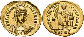 Theodosius II, 402-450. Solidus (Gold, 22 mm, 4.35 g, 5 h), Thessalonica, circa 424-425/30. D N THEODO-SIVS P F AVG Helmeted, pearl-diademed and cuira...