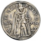 Württemberg. Friedrich I. 1593-1608. Kleine einseitige Silbermedaille 1605 unsigniert. Von vorn stehender Herzog mit Mantel, Handschuh, Halskrause, Fe...