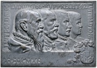 MEDAILLEURE. Karl Goetz (1875-1950). Einseitige, geschwärzte Bronzeplakette 1911. Auf die vier Generationen des Hauses Wittelsbach. Die Brustbilder vo...
