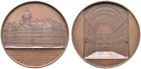 MEDAILLEURE. Jacques Wiener (1815-1899). Bronzemedaille o.J. (1850). Auf das Rathaus zu Amsterdam. Außenansicht / Innenansicht. van Hoy­donck 64. 59,5...