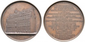 MEDAILLEURE. Jacques Wiener (1815-1899). Bronzemedaille 1850. Auf das Rathaus zu Tournai. Außenansicht / Mehrzeilige Inschrift. van Hoy­donck 85. 50 m...