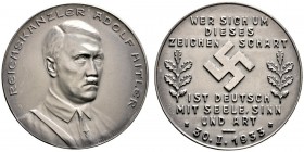 Drittes Reich. Mattierte Silbermedaille 1933 von Oertel, auf die Ernennung Hitlers zum Reichskanzler. Brustbild Hitlers nach halbrechts / Hakenkreuz z...
