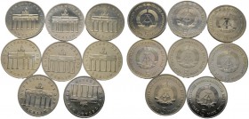 Deutsche Demokratische Republik. 12-teiliges Set: 5 Mark "Brandenburger Tor" der Jahre 1979 bis 1990 (mit den seltenen Jahrgängen 1983 und 1985). J. 1...