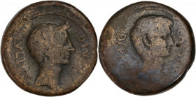 Octavian and Divus Julius Caesar (38BC) Ae - Dupondius - Uncertain mint
A/ CAESAR DIVI F
R/ DIVOS IVLIVS
Fine 
21.65g - 31.44mm - 6h.