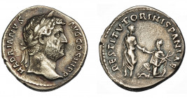 IMPERIO ROMANO. ADRIANO. Denario. Roma (134-138). R/ Adriano a izq. dando la mano a Hispania arrodillada a der. con rama de olivo; RESTITVTORI. HISPAN...