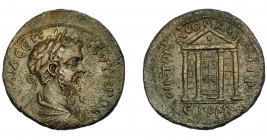 IMPERIO ROMANO. SEPTIMIO SEVERO. AE 30. Neocaesarea (Ponto). (CY=146; 209-210 d.C.). R/ Templo tetrástilo con estatua. COP-no. Von Aulock-100. Anv. li...