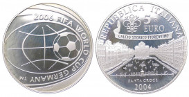 Repubblica Italiana - Monetazione in Euro (dal 2002) 5 euro 2004 "Mondiale Calcio Germania 2006 - I emissione" - In confezione completa di scatola e c...