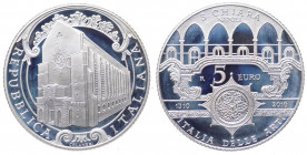 Repubblica Italiana - Monetazione in Euro (dal 2002) 5 euro 2010 "Italia delle Arti Campania - S. Chiara Napoli" - In confezione completa di scatola e...