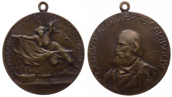 Giuseppe Garibaldi (1807-1882) Medaglia 1907 commemorativa del primo centenario della nascita - con donna nuda in volo con bandiera e catena spezzata ...