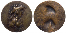 Medaglia uniface con ritratto di donna in abiti del XVIII secolo; AE - gr. 45,75 - Ø mm49
SPL

 Shipping only in Italy