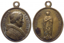 Pio IX (Giovanni Maria Mastai Ferretti) 1846-1878 medaglia devozionale della Beata Vergine Maria raffigurata in piedi frontale su globo con le braccia...