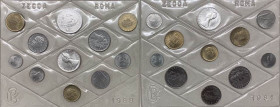 Repubblica Italiana - Monetazione in Lire (1946-2001) Lotto di 5 serie in confezione. Serie 1980: Medaglia - 500 Lire in Ag - 200 Lire "FAO Montessori...