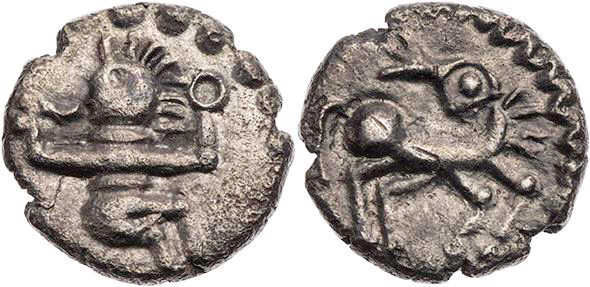 GERMANIEN UBIER
 AR-Quinar, Typ Hockendes Männlein 45-25 v. Chr. Oppidum "Dünsb...