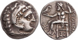 MAKEDONIEN, KÖNIGREICH
Alexander III., 336-323 v. Chr. AR-Drachme 319-310 v. Chr. Kolophon Vs.: Kopf des Herakles mit Löwenskalp n. r., Rs.: Zeus aet...