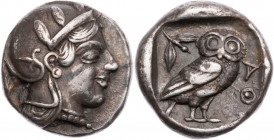 ATTIKA ATHEN
 AR-Drachme 450-420 v. Chr. Vs.: Kopf der Athena mit Helm und Lorbeer n. r., Rs.: Eule steht n. r., Kopf v. v., links oben Ölzweig, alle...