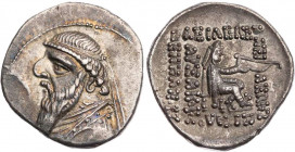 PARTHER, KÖNIGREICH DER ARSAKIDEN
Mithradates II., 123-88 v. Chr. AR-Drachme Rhagai Vs.: Büste in Ornat mit Diadem n. l., Rs.: 5-zeilige Beischrift, ...