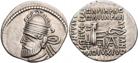 PARTHER, KÖNIGREICH DER ARSAKIDEN
Pakoros II., 78-105 n. Chr. AR-Drachme Ekbatana Vs.: Büste in Ornat mit Tiara und Diadem n. l., Rs.: 7-zeilige Beis...