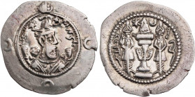SASANIDEN
Chusro I., 531-579 n. Chr. AR-Drachme Jahr 30 YZ Vs.: Büste in Ornat mit Krone n. r., Rs.: Feueraltar zwischen zwei Wächtern Göbl Typ II/2....
