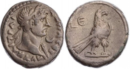 ÄGYPTEN ALEXANDRIA
Hadrianus, 117-138 n. Chr. BI-Tetradrachme 120/121 n. Chr. (= Jahr 5) Vs.: Büste mit drapierter linker Schulter und Lorbeerkranz n...