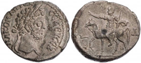 ÄGYPTEN ALEXANDRIA
Commodus, 177-192 n. Chr. BI-Tetradrachme 189/190 n. Chr. (= Jahr 30) Vs.: Kopf mit Lorbeerkranz n. r., Rs.: Kaiser reitet in Rüst...