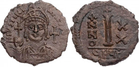 BYZANZ
Iustinianus I., 527-565. AE-Decanummium 546/547 (= Jahr 20) Theupolis Vs.: D N IVSTINI-ANVS PP AV, gepanzerte Büste mit Helm, Schild und Kreuz...