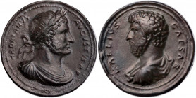 Hadrianus mit Aelius Caesar, 136-138 n. Chr. AE-Guss-Medaillon Vs.: HADRIANVS AVGVSTVS P P, gepanzerte und drapierte Büste mit Lorbeerkranz n. r., Rs....