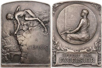 KUNSTMEDAILLEN JUGENDSTIL / ART DECO
Exbrayat, Étienne-Victor, 1879-1914. Versilberte Bronzeplakette o. J. (1910) Hrsg. R. Énault, bei Arthus Bertran...