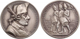 Goetz, Karl, 1875-1950. Silbermedaille 1912 Auf den 200. Geburtstag von Friedrich dem Großen, Vs.: Brustbild n. r., Rs.: drei Soldaten mit Fahne und T...