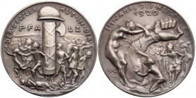 Goetz, Karl, 1875-1950. Silbermedaille 1920 Der Gessler-Hut in der Pfalz. Vs.: französischer Soldatenhelm auf Fasces, rechts werden Männer abgeführt, ...