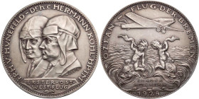 Goetz, Karl, 1875-1950. Große Silbermedaille 1928 Auf den ersten Ost-West-Atlantikflug der "Bremen", Vs.: Brustbilder von E. von Hünefeld und H. Köhl ...
