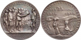 Goetz, Karl, 1875-1950. Silbermedaille o. J. (1929) Auf den 10. Jahrestag der Unterzeichnung des Vertrages von Versailles und den 15. Jahrestag des At...