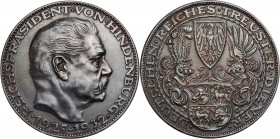 Goetz, Karl, 1875-1950. Große Silbermedaille 1932 Auf den 85. Geburtstag des Reichspräsidenten Paul von Hindenburg, Vs.: Kopf n. r., Rs.: Adlerschild ...