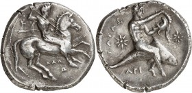 GRÈCE ANTIQUE
Calabre, Tarente (340-325 av. J.C.). Didrachme argent.
Av. Guerrier nu sur un cheval à droite, tenant un bouclier rond et deux lances ...