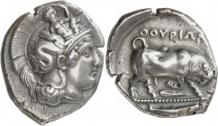 GRÈCE ANTIQUE
Lucanie, Thurium (350-300 av. J.C.). Statère argent.
Av. Tête casquée d’Athéna à droite le casque orné d’un Scylla. Rv. QOURIWN Taurea...