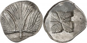 GRÈCE ANTIQUE
Sicile, Sélinonte (520-490 avant J.C.). Statère argent.
Av. Feuille de persil (ache) vue de face. Rv. Carré creux en aile de moulin. S...