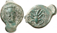 GRÈCE ANTIQUE
Sicile, Syracuse (466-405 av. J.C.). Trias Æ.
Av. SURA Tête de la nymphe Aréthuse de face. Rv. Poulpe. SNG ANS 385 12x17mm, 2,31 grs. ...
