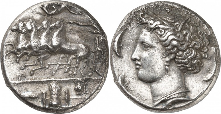 GRÈCE ANTIQUE
Syracuse (425-345 av. J.C.). Décadrachme argent du maître graveur...